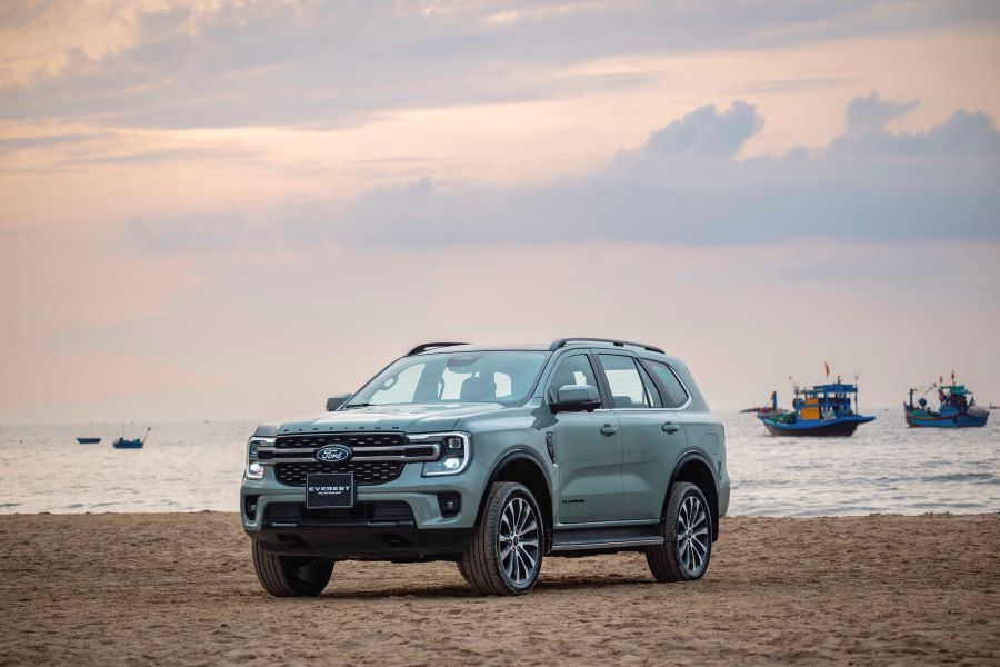 Giá ford everest máy xăng
